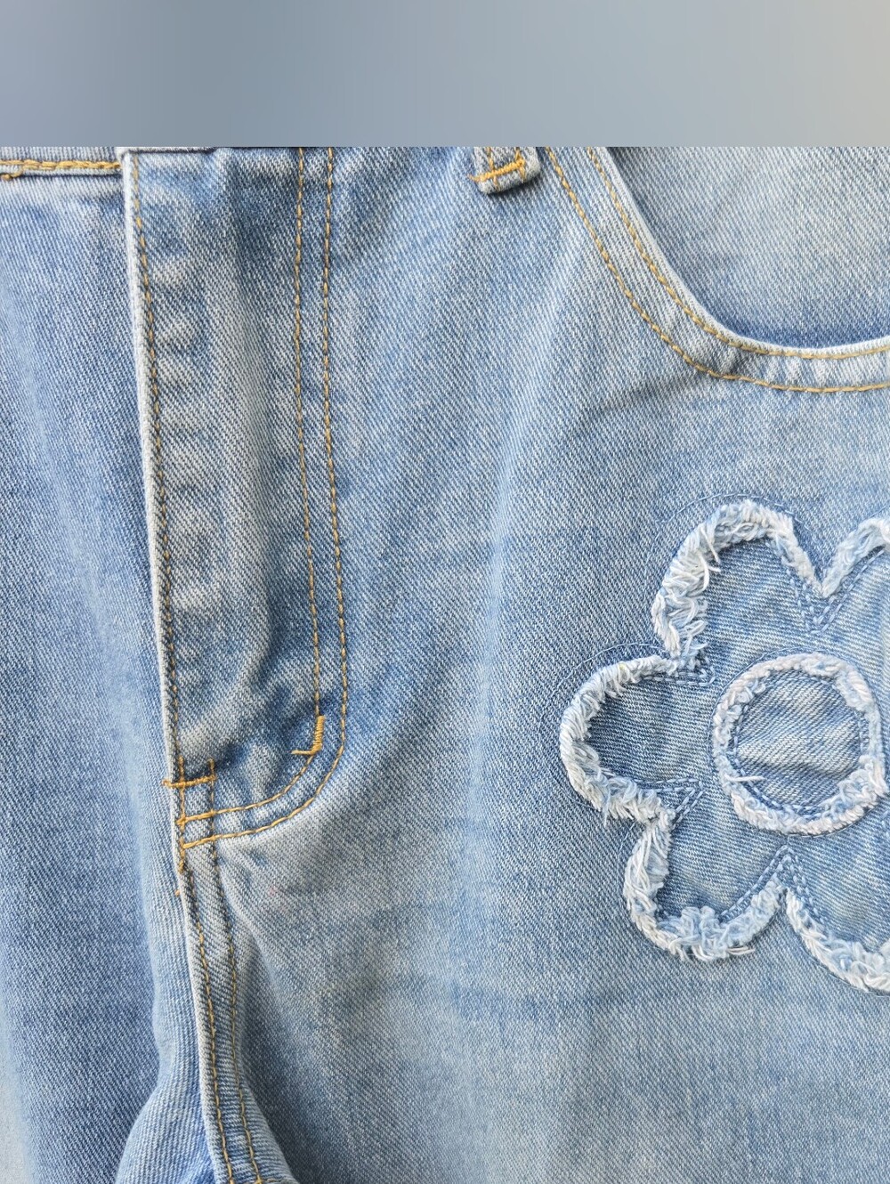 Cali 1850 Light Wash Floral Patchwork Straight Leg Jeans Size S / 28 - Picture 5 of 8